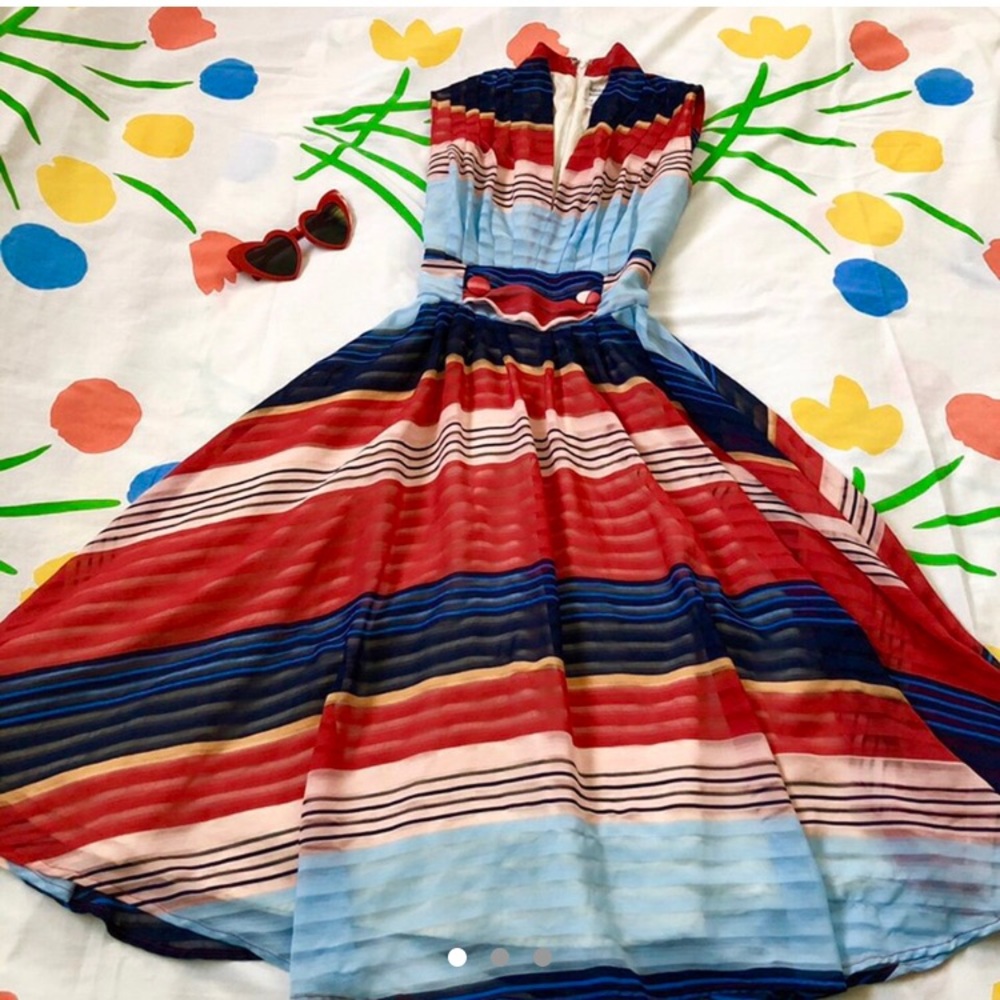 Unique Vintage 1950s swing dress